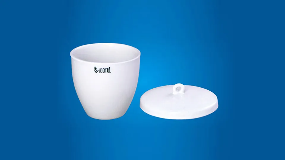 Mittlerer Porzellantiegel